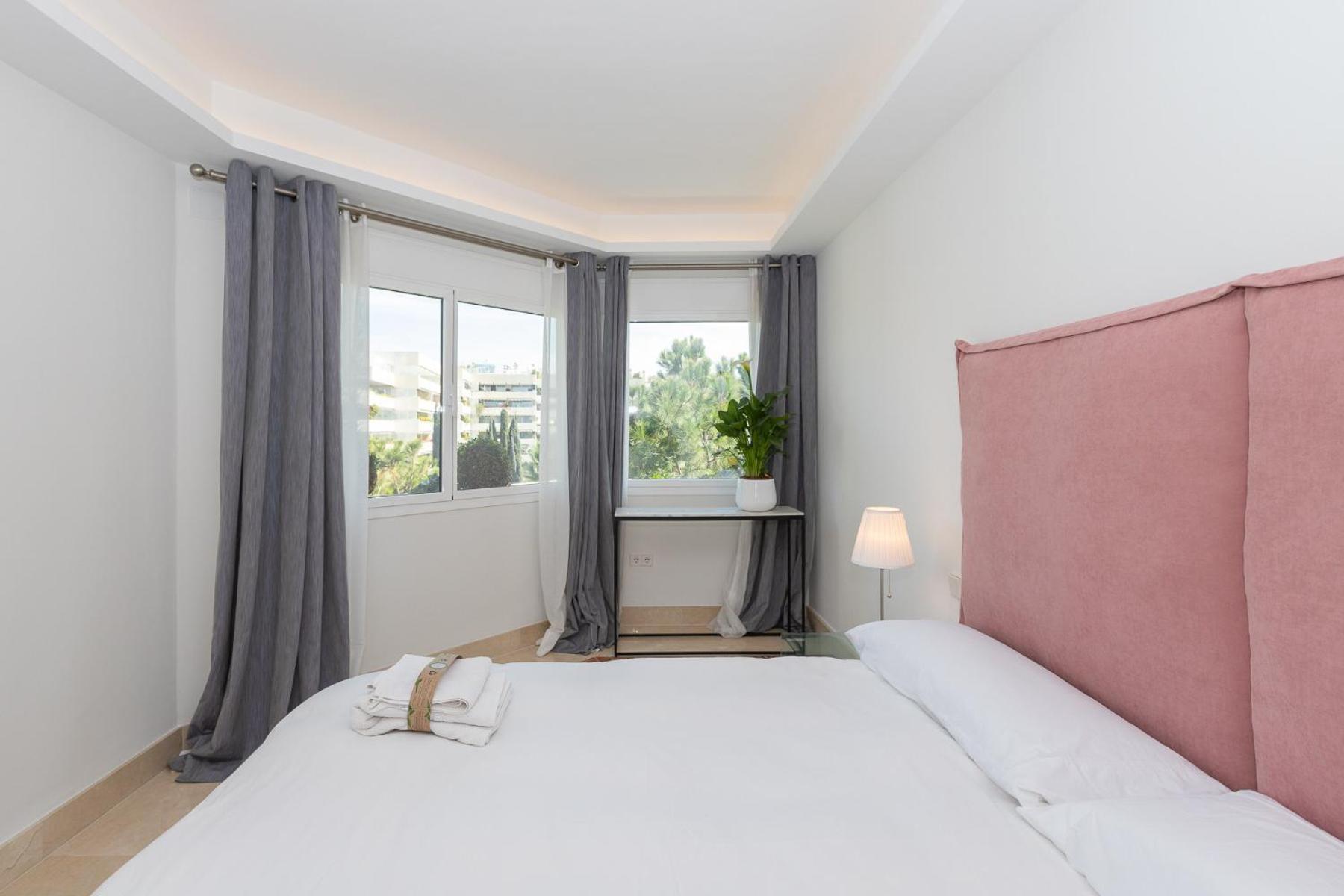 Lujoso Apartamento Con Piscina En Paseo Maritimo Marbella Ngoại thất bức ảnh